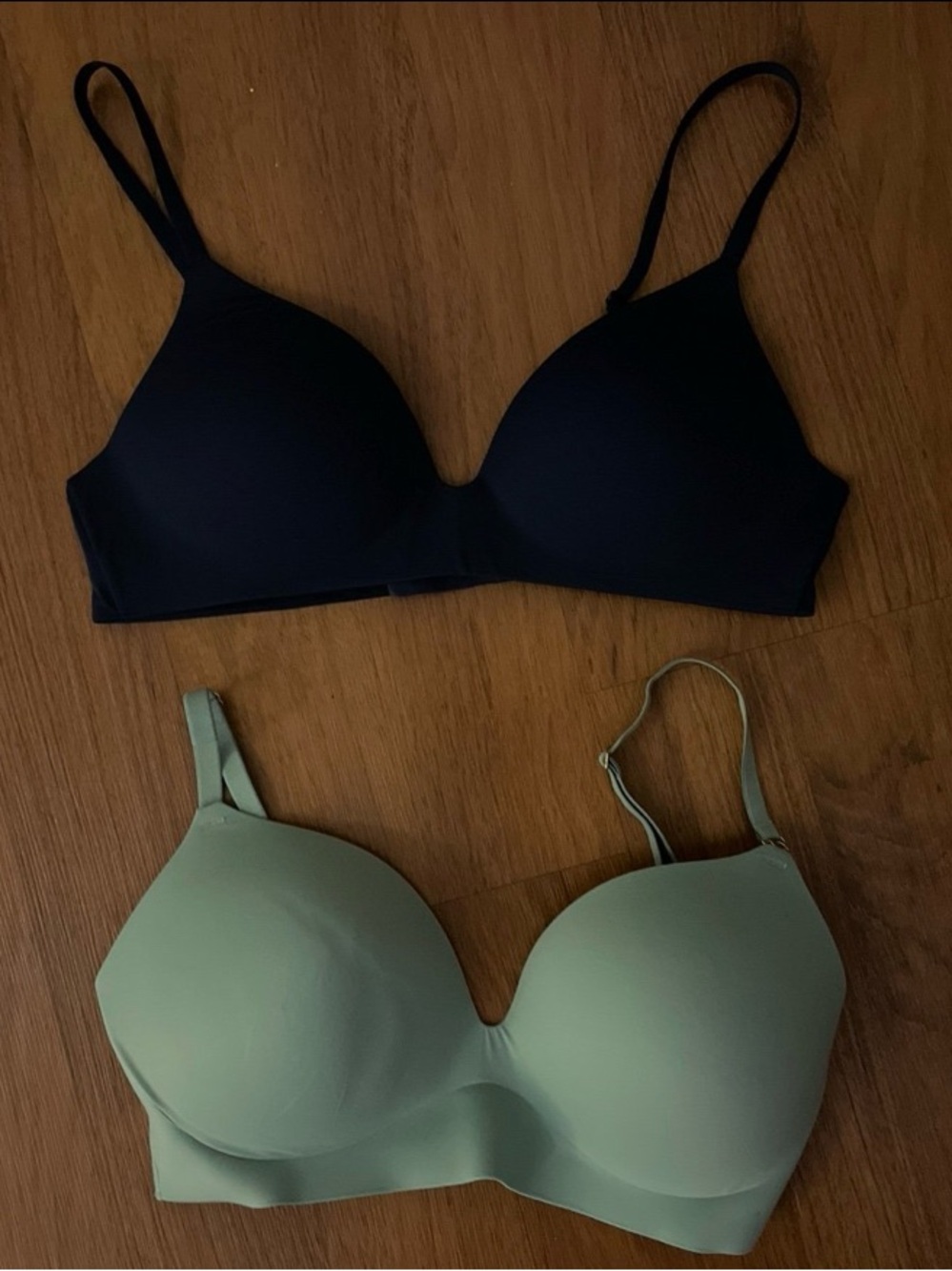 victorias secret Seamless Light Support Bra - Black and Sage,like new 36b